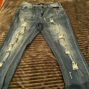 Distressed tapered leg Jean